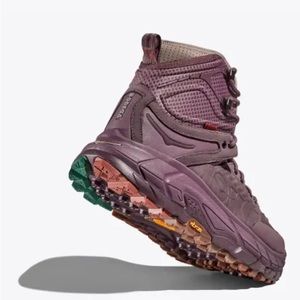 HOKA x Bodega Tor Ultra Hi Boots. Men’s 10.5